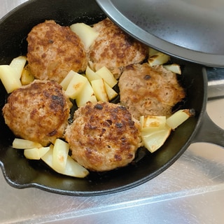 仕上げはオーブン！スキレットで作るハンバーグ